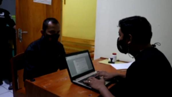 Satpam ngaku polisi mengedarkan uang palsu di Pringsewu (Indra Siregar/MNC Portal)