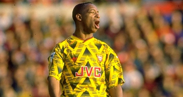 Striker legendaris Arsenal, Ian Wright. (Foto: Justarsenal)