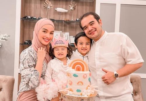 Artis menikah dengan keturunan bangsawan, Tya Arifin.