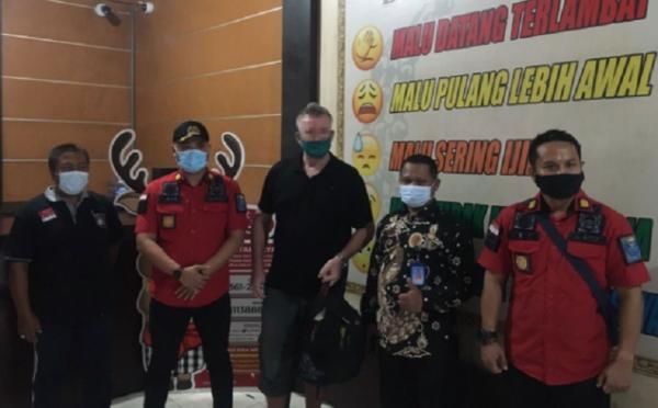 Lars Christensen sementara ditahan di Rudenim Imigrasi Singaraja menunggu deportasi. (Foto: Kemenkumham Bali)