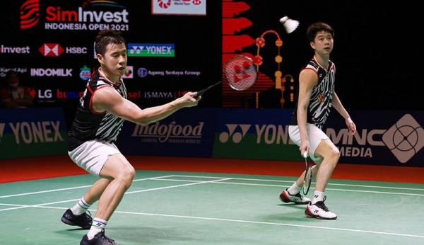 Marcus Fernaldi Gideon/Kevin Sanjaya Sukamuljo mengukir sejarah manis di turnamen Indonesia Open. Duet berjuluk Minions itu menorehkan hattrick juara Indonesia. (Foto: Humas PBSI).