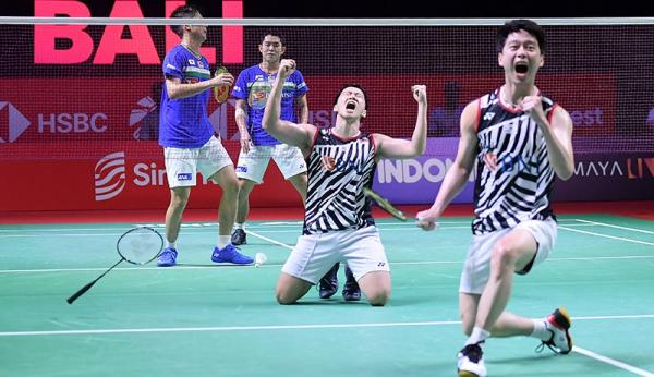 28 Ant Marcus Kevin 3  Marcus Fernaldi Gideon/Kevin Sanjaya Sukamuljo mengukir sejarah manis di turnamen Indonesia Open. Duet berjuluk Minions itu menorehkan hattrick juara Indonesia. (Foto: Humas PBSI).