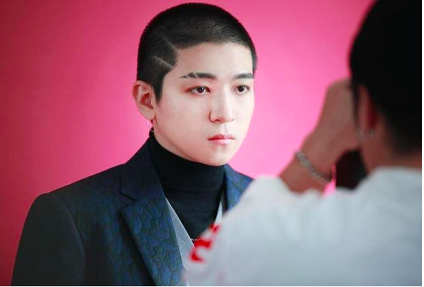 Screen Shot 2021 11 28 At 18 08 41 Para idol K-Pop berkepala plontos ini percaya diri. (Foto: Instagram)