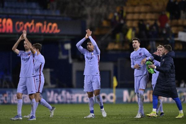 Villarreal vs Barcelona Barcelona kembali meraih poin penuh di lanjutan Liga Spanyol 2021/2022. Barcelona baru saja melibas Villarreal dengan skor 3-1. (foto: REUTERS/Pablo Morano).