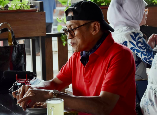  Artis Populer Tak Malu Jadi Pedagang Kaki Lima. (Foto: Instagram)