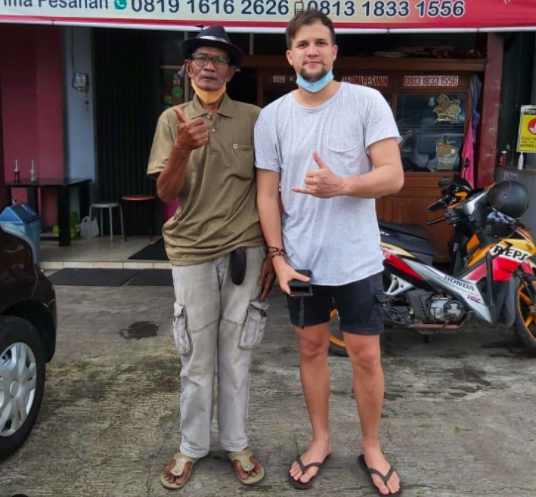  Artis Populer Tak Malu Jadi Pedagang Kaki Lima. (Foto: Instagram)