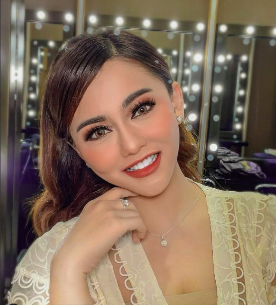  Artis Populer Tak Malu Jadi Pedagang Kaki Lima. (Foto: Instagram)