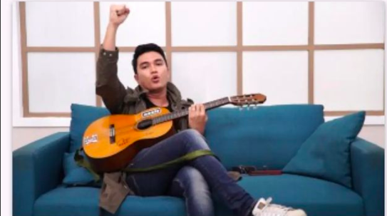  Artis Populer Tak Malu Jadi Pedagang Kaki Lima. (Foto: Instagram)