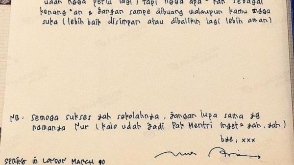 Surat yang memprediksi Sandi jadi menteri Surat cinta untuk Menparekraf Sandiaga Uno dari istri tercinta Nur Asia Uno. Surat itu memprediksi Sandi jadi menteri (Twitter/@sandiuno)