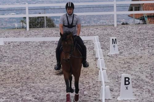 Irfan Hakim Artis Indonesia yang hobi berkuda, Irfan Hakim.