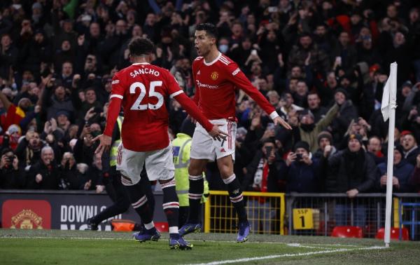 Manchester United membungkam Arsenal dengan skor 3-2 pada pekan ke-14 Liga Inggris 2021/2022. Cristiano Ronaldo mencetak 2 gol di laga ini. (foto: REUTERS/Phil Noble).
