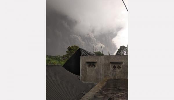 Kronologi Gunung Semeru Meletus Dahsyat, Warga Terekam Berlarian ...