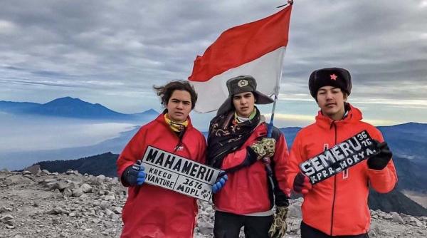 Deretan artis ini pernah mendaki Gunung Semeru. (Foto: Instagram)