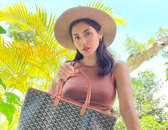 Screen Shot 2021 12 05 At 18 56 39 Artis penulis buku terkenal. (Foto: Instagram)