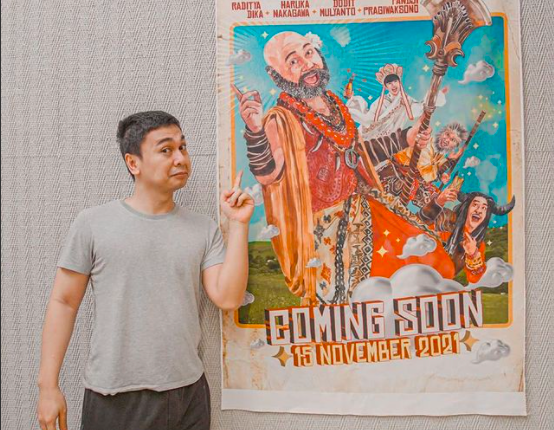 Artis penulis buku terkenal. (Foto: Instagram)