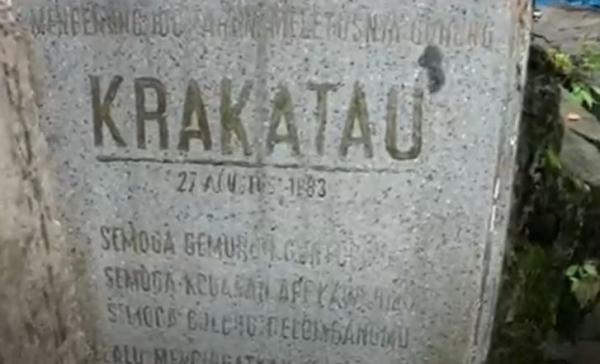 Batu lava prasasti Gunung Krakatau di Kabupaten Pandeglang, Banten. (Foto: iNews TV/Iskandar nasution)