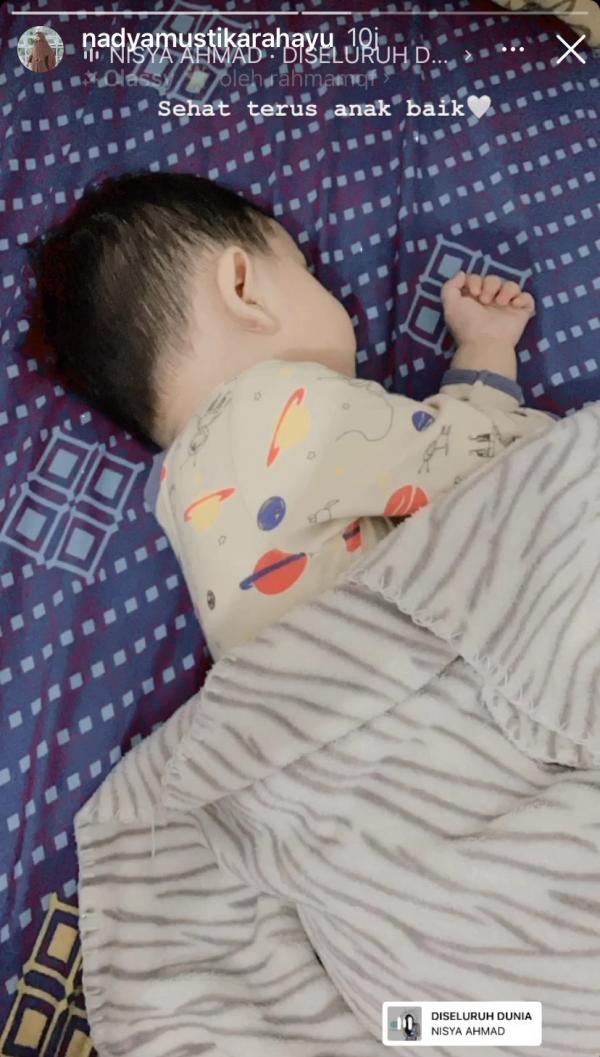 Nadya Mustika Rahayumenuliskan pesan haru untuk sang anak di medsos. (Foto: Instagram)