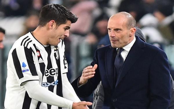 Alvaro Morata dan Massimiliano Allegri Striker Juventus, Alvaro Morata terlibat cekcok dengan pelatihnya Massimiliano Allegri di laga konta Genoa, Senin (6/12/2021). (Foto: REUTERS)