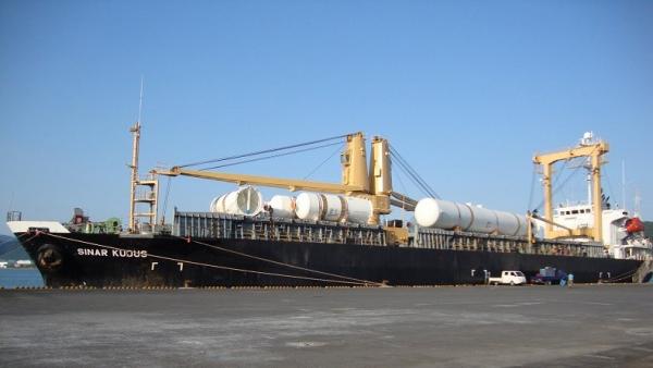 Kapal Mv Sinar Kudus Dibajak Perompak Somalia Kapal MV Sinar Kudus yang pernah dibajak oleh perompak Somalia pada 2011 lalu. (Foto: Istimewa/sinarkudusblogspot)