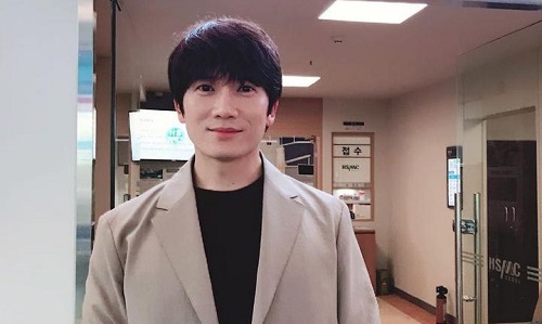 aktor Korea ini rela tampil jadi wanita demi sebuah peran di drama, Ji Sung.