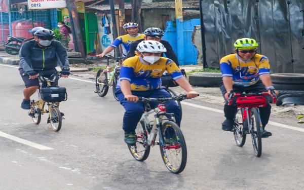 Sepeda santai memperingati Hari Jalan dimulai dari Kantor Kementerian PUPR di Jalan Pattimura No. 20 Jakarta Selatan dan berakhir di kantor Balai Pelaksanaan Jalan Nasional (BPJN) Banten di Serang.
