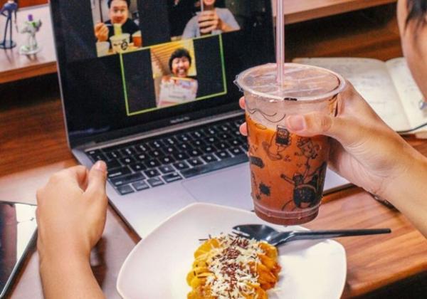 Warungk Upnormal Warunk Upnormal buka setiap hari dari jam 11.00 hingga 21.00 malam. Tempatnya cukup luas, dengan 2 lantai yang bisa digunakan semua.(Foto : @Warungk_upnormal)