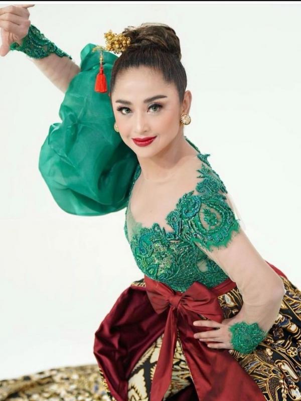 Deretan artis jebolan pesantren yang kini aktif di dunia hiburan. (Foto: Instagram)