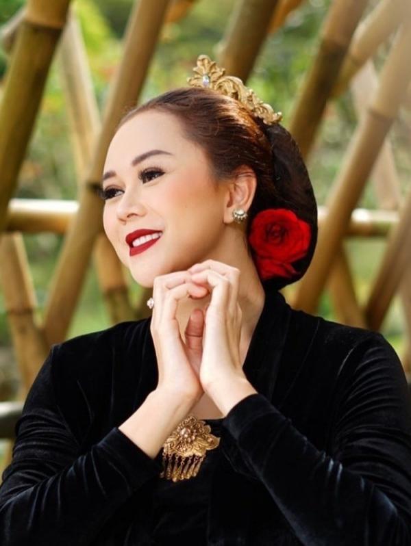 Deretan artis jebolan pesantren yang kini aktif di dunia hiburan. (Foto: Instagram)