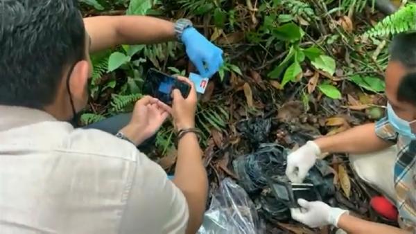 Polisi identifikasi penemuan kerangka manusia di Pontianak. (Foto: iNews/Uun Yuniar)