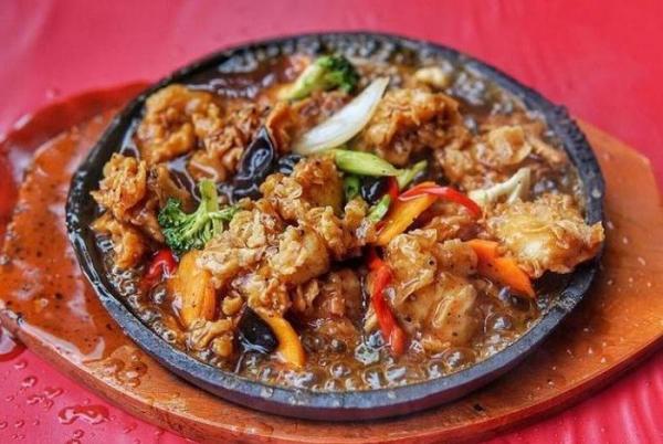 Waroeng D'three jadi pilihan tempat makan di Condongcatur Sleman. (Foto: IG/D'three)