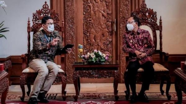 Menparekraf Sandiaga Salahuddin Uno saat pertemuan dengan Gubernur Bali I Wayan Koster serta Wakil Gubernur Tjokorda Oka Artha Ardana Sukawati. (Foto: ist)