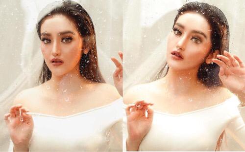 Potret seksi Ranty Maria saat berbusana putih Potret seksi Ranty Maria saat berbaju putih bak boneka.