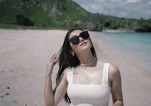 Potret seksi Ranty Maria saat di Labuan Bajo Potret seksi Ranty Maria.