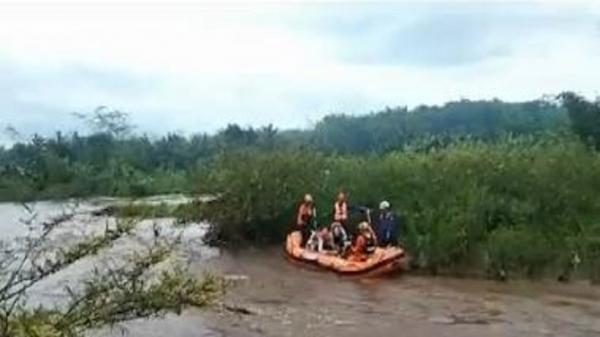 Susur Sungai Naik Jeep, 5 Warga Magelang Terjebak Banjir 