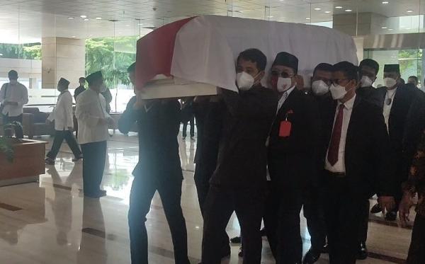 Jenazah Harry Azhar tiba di BPK, Minggu (19/12/2021). Foto: Iqbal DP