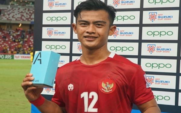 Bek kiri Timnas Indonesia, Pratama Arhan Pratama Arhan menjadi pemain terbaik laga Timnas Indonesia vs Malaysia dalam laga terakhir Piala AFF 2020 di Stadion Nasional, Singapura, Minggu (19/12/2021). (Foto: Twitter/@PSSI)