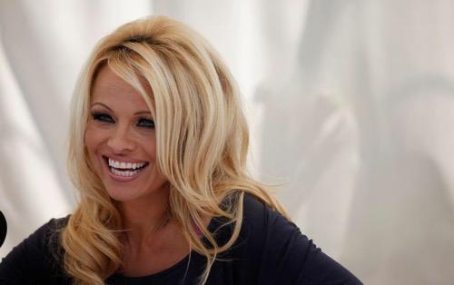 Deretan Artis putuskan lepas silikon payudara, Pamela Anderson. (Foto: Reuters)