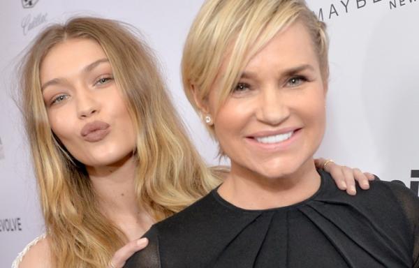 Artis putuskan lepas silikon, Yolanda Hadid. (Foto: Teen Vogue)