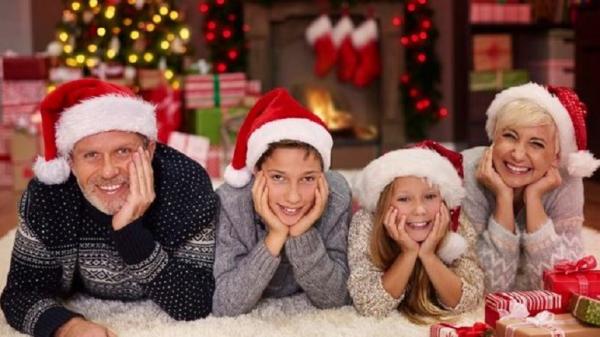 natal bersama keluarga Merayakan Natal bersama keluarga (Foto: Freepik)