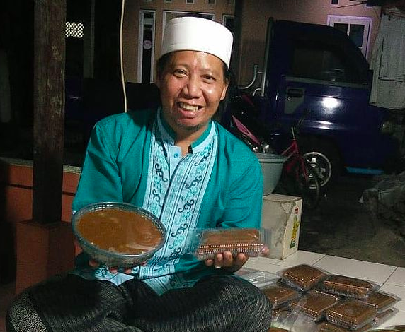 Komedian berwajah pas-pasan ini punya anak artis 