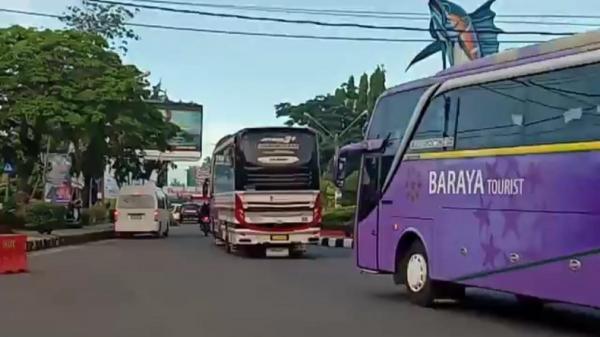 OBJEK WISATA PANGANDARAN Wisatawan menyerbu objek-objek wisata di Kabupaten Pangandaran, Jawa Barat. (Foto: iNews/IRFAN RAMDIANSYAH)