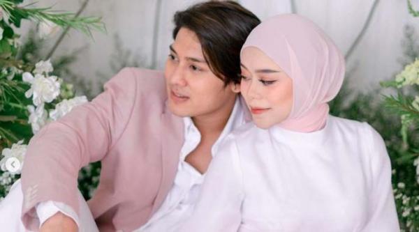 Artis Lebaran Pertama Kali Bareng Suami. (Foto: Instagram)