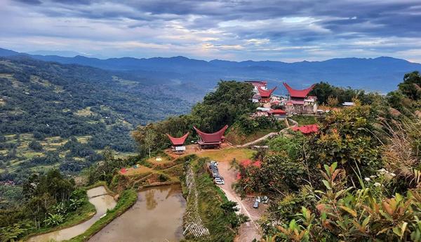 Makam Batu Lemo di Tana Toraja. (Foto: ronaldexplorer93)