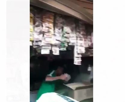 Kios sosis milik Marsono di Pasar Kroya, Cilacap masih utuh dari peristiwa kebakaran yang terjadi Kamis (23/12/2021) lalu. (Foto: ist) 