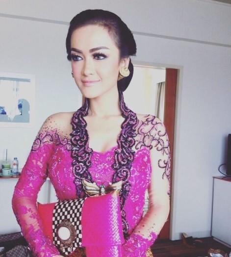 28 Julia Perez Deretan artis cantik menikahi pemain sepak bola. (Foto: Instagram)