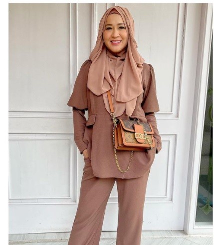 28 Okie Agustina Deretan artis cantik menikahi pemain sepak bola. (Foto: Instagram)