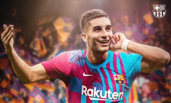 Ferran Torres barcelona Barcelona resmi mendatangkan penyerang Manchester City Ferran Torres. Ferran Torres dikontrak hingga 2027. (foto: Twitter/Barcelona).