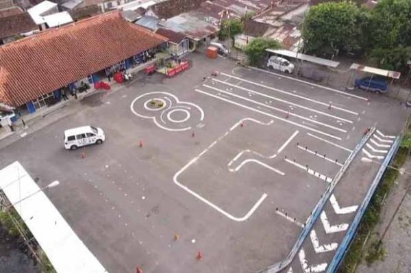  Satpas Polresta Yogyakarta membolehkan masyarakat atau pemohon SIM menggunakan lapangan praktik untuk berlatih sepanjang tidak menganggu. (Foto : Dok Satpas Polresta Yogyakarta)
