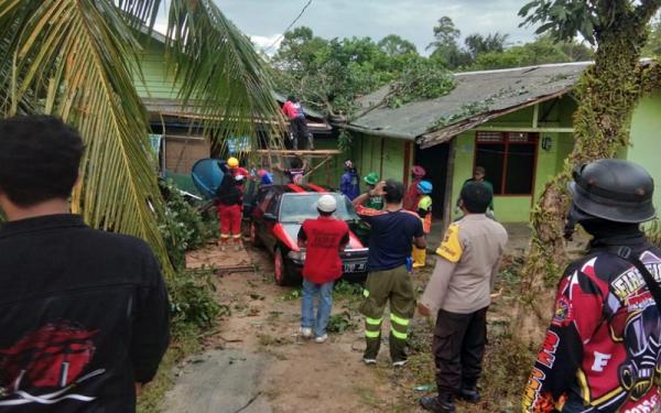Diterjang Angin Puting Beliung, 17 Rumah Warga di Kotabaru Rusak