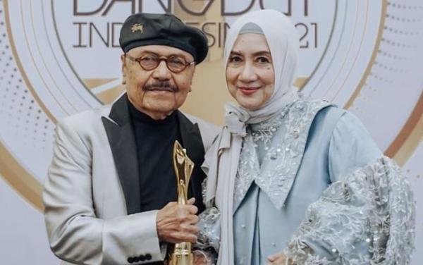 Titiek Sandhora dan Muchsin Alatas Pasangan duet terbaik sepanjang masa, Titiek Sandhora dan Muchsin Alatas.